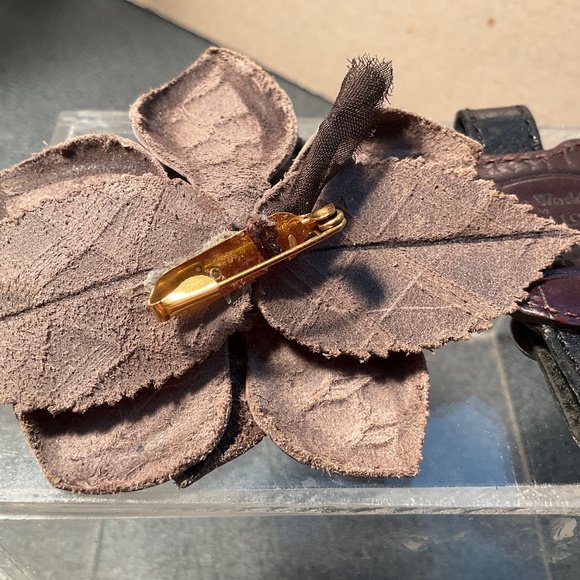 Brighton Purse Accessory Hook Key Ring Leather Camilla Flower - Picture 2 of 6